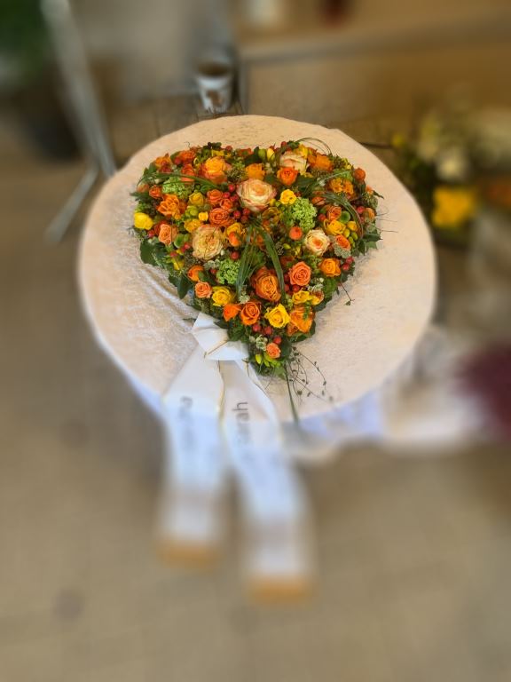 Blumenherz in Orange- und Gelbtönen